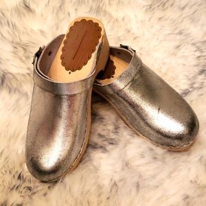 Hanna Andersson silver clogs